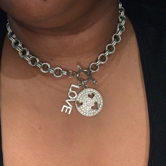 B2) 3 piece Charm jewelry set - Picture 3 of 6